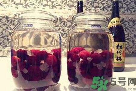 楊梅酒要泡多久？楊梅酒的保質(zhì)期是多久？