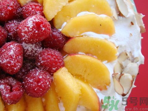 吃桃子會(huì)過敏嗎？吃桃子過敏要怎么辦？