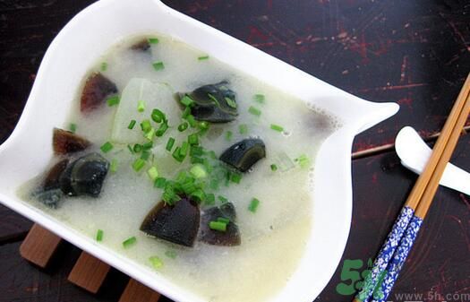 冬瓜和皮蛋一起吃能降火嗎？冬瓜能和皮蛋一起吃嗎？