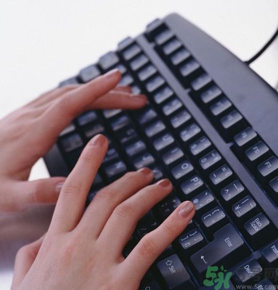 鍵盤有油是什么原因？鍵盤有油怎么辦？