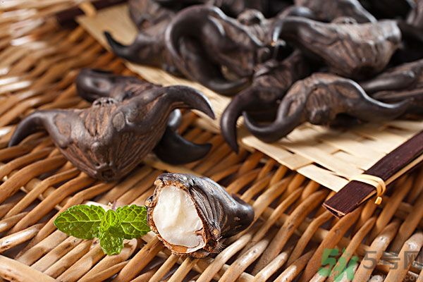 菱角汁染色怎么辦？菱角汁怎么洗掉？