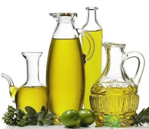 橄欖油夏天要放冰箱嗎？橄欖油可以放冰箱嗎？