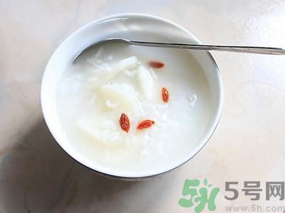 枇杷粥煮多久?枇杷粥的功效與禁忌 枇杷粥煮多久?枇杷粥的功效與禁忌