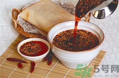 夏天辣椒油要放冰箱嗎？辣椒油可以放冰箱嗎？