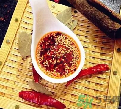 夏天辣椒油要放冰箱嗎？辣椒油可以放冰箱嗎？