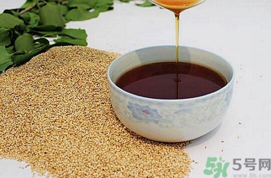 夏天小磨油要不要放冰箱？小磨油可不可以放冰箱？