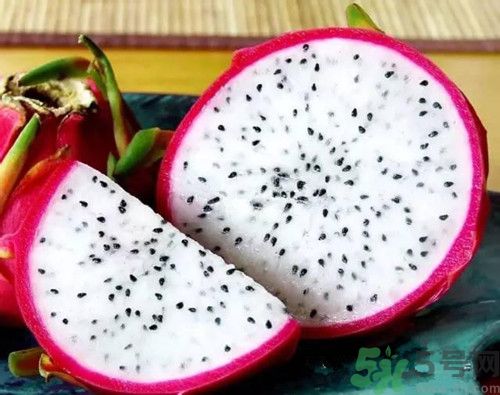 火龍果和蘋果可以一起吃嗎?火龍果和蘋果可以一起榨汁吃嗎? 火龍果和蘋果可以一起吃嗎?火龍果和蘋果可以一起榨汁吃嗎?