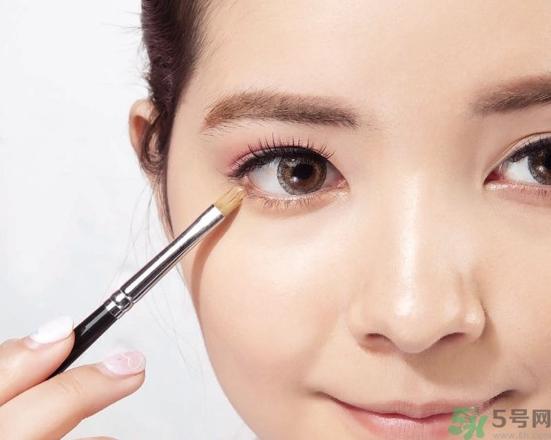 夏天怎么畫眼妝?春夏系輕甜紫粉紅花眼妝 夏天怎么畫眼妝?春夏系輕甜紫粉紅花眼妝