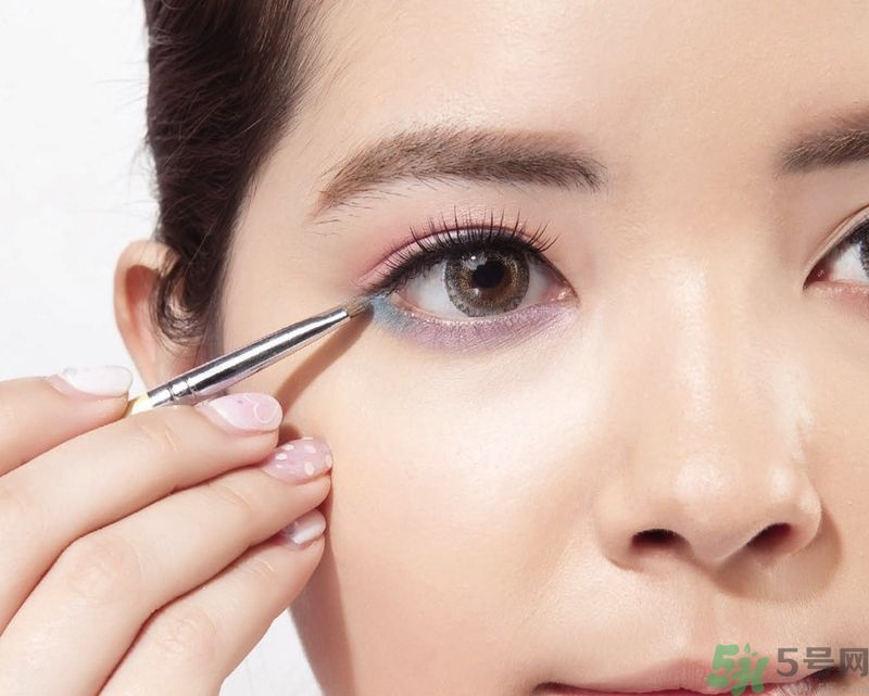 夏天怎么畫眼妝?春夏系輕甜紫粉紅花眼妝 夏天怎么畫眼妝?春夏系輕甜紫粉紅花眼妝