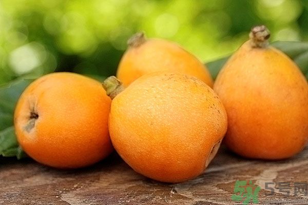 枇杷能跟百合一起煮嗎？ 枇杷能和銀耳一起煮嗎？