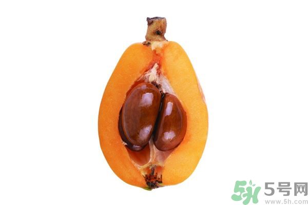 枇杷能跟百合一起煮嗎？ 枇杷能和銀耳一起煮嗎？