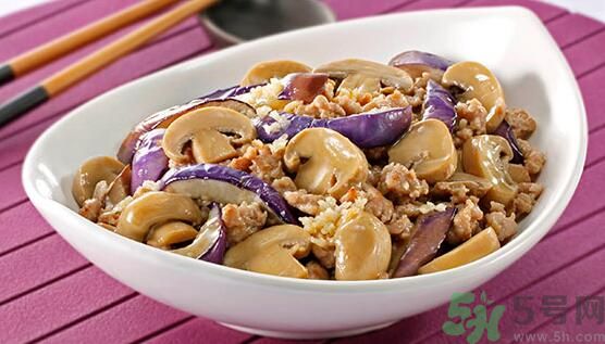 茄子可以炒蘑菇嗎？茄子炒蘑菇吃好嗎？