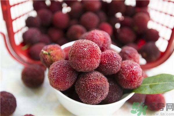 吃楊梅過敏怎么辦？楊梅過敏癥狀有哪些？