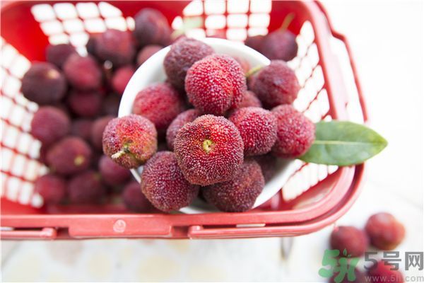 吃楊梅過敏怎么辦？楊梅過敏癥狀有哪些？