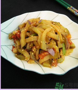 炒茄子發(fā)黑怎么辦？炒茄子怎么才能不發(fā)黑？