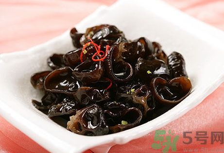 茄子可以和木耳一起吃嗎?茄子能和木耳同吃嗎? 茄子可以和木耳一起吃嗎?茄子能和木耳同吃嗎?