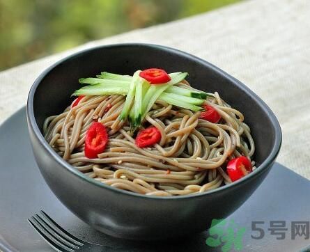 蕎麥怎么做成面條？蕎麥面條怎么做好吃？