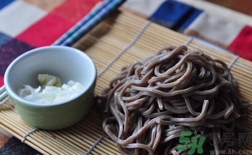 蕎麥怎么做成面條？蕎麥面條怎么做好吃？