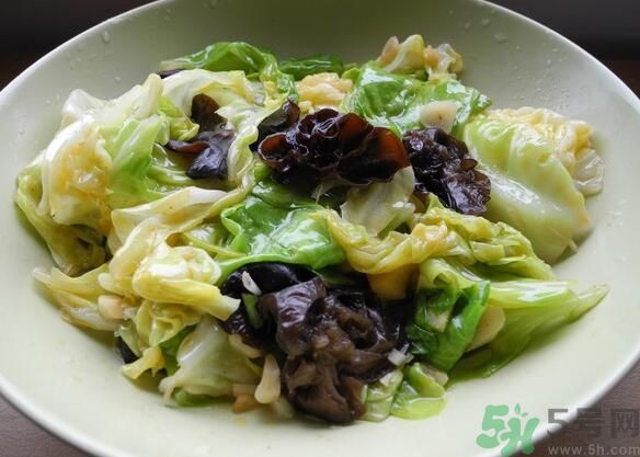 包菜可以和木耳一起炒嗎？包菜和木耳可以一起吃嗎？