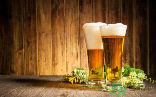 過期啤酒能喝嗎？過期啤酒喝了會怎么樣？