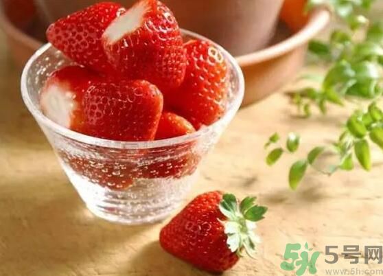 楊梅可以和草莓一起吃嗎？楊梅能和草莓一起吃嗎？