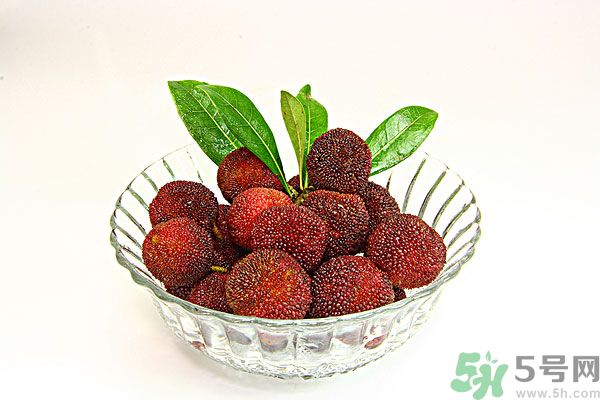 吃楊梅時(shí)可以喝茶嗎？吃楊梅時(shí)喝茶有什么壞處？