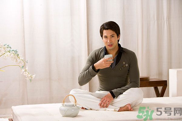 吃楊梅時(shí)可以喝茶嗎？吃楊梅時(shí)喝茶有什么壞處？