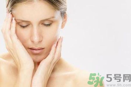 為什么夏天容易長雀斑？夏天長雀斑了怎么辦？