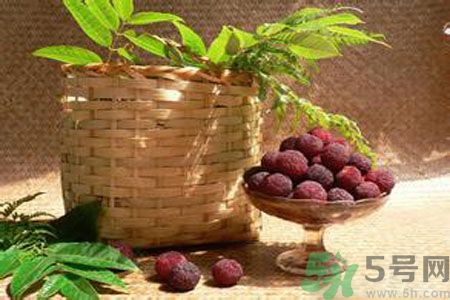 楊梅紅色好還是黑色好？楊梅顏色越深越好嗎？