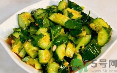 坐月子可以吃拍黃瓜嗎？坐月子可以吃生黃瓜嗎？