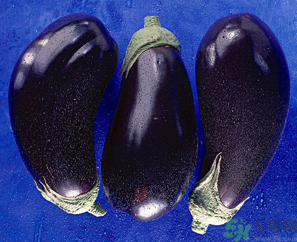 茄子里面有黑點能吃嗎？茄子里面黑了能吃嗎？