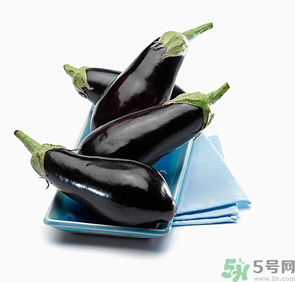 茄子里面發(fā)棕色能吃嗎？茄子里面有褐色能吃嗎？