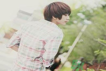 男生夏天長(zhǎng)痘痘是什么原因？男生夏天長(zhǎng)痘痘怎么辦？