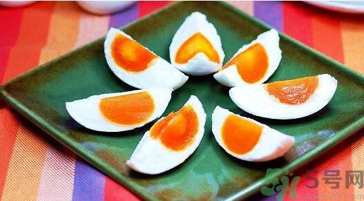 李子可以和咸鴨蛋一起吃嗎？李子能咸鴨蛋一起吃嗎？