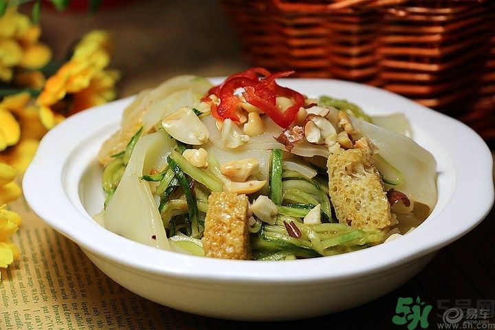 吃消炎藥還能吃涼皮涼面嗎？吃消炎藥吃涼皮會(huì)怎么樣？