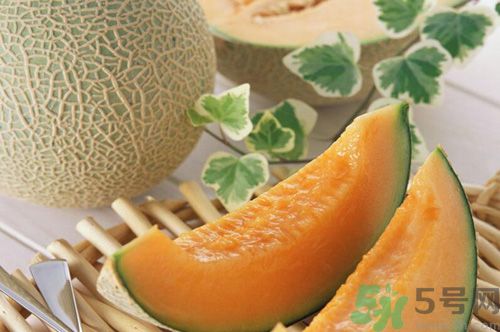 吃哈密瓜可以喝可樂嗎？喝可樂可以吃哈密瓜嗎？