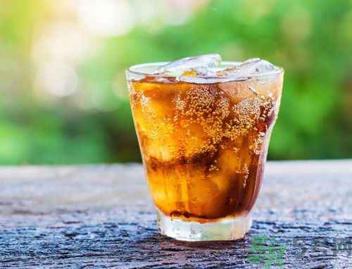 吃哈密瓜可以喝可樂嗎？喝可樂可以吃哈密瓜嗎？