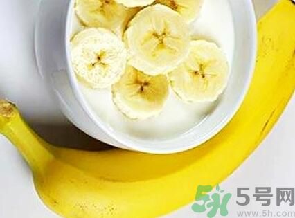 吃香蕉可以喝可樂嗎？喝可樂可以吃香蕉嗎？