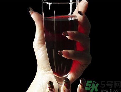 備孕期間女性能喝酒嗎？備孕的女性可以喝酒嗎？