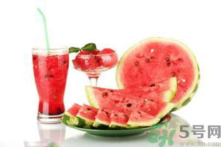 西瓜為什么不能挖著吃？西瓜用勺子挖著吃有什么危害？