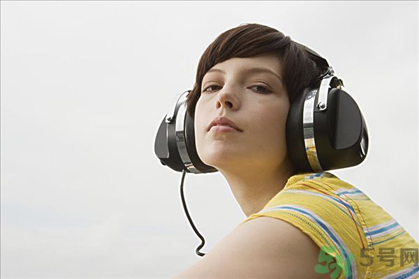 蹺二郎腿臉會(huì)變大嗎？蹺二郎腿會(huì)讓臉變大嗎？