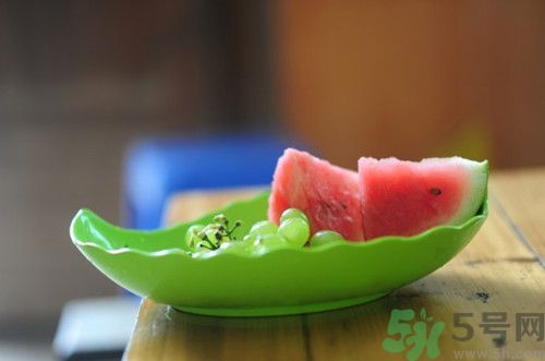 枇杷和西瓜能一起吃嗎?枇杷和西瓜一起會怎么樣 枇杷和西瓜能一起吃嗎?枇杷和西瓜一起會怎么樣