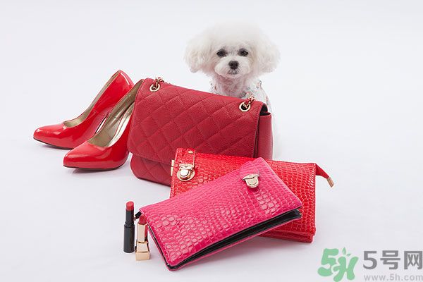 女生第一次高跟鞋的意義？女生什么時(shí)候穿高跟鞋？