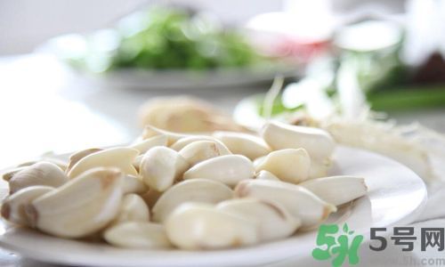 吃粽子時可以就大蒜嗎？粽子可以和大蒜一起吃嗎？