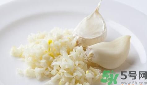 吃粽子時可以就大蒜嗎？粽子可以和大蒜一起吃嗎？