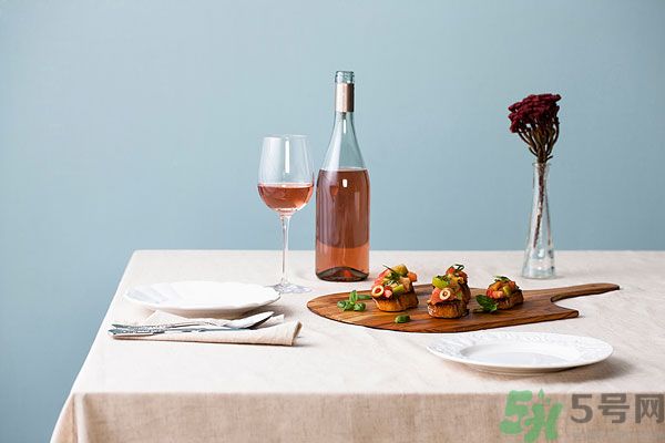 女生喝紅酒有什么好處？女生喝紅酒好嗎？