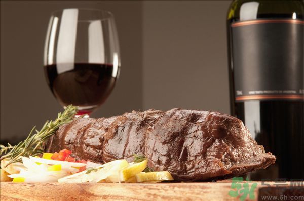 女生喝紅酒有什么好處？女生喝紅酒好嗎？