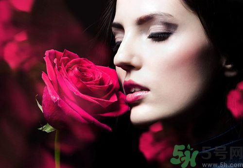 女性喝菖蒲酒有什么好處？女性喝菖蒲酒可以調(diào)經(jīng)嗎？