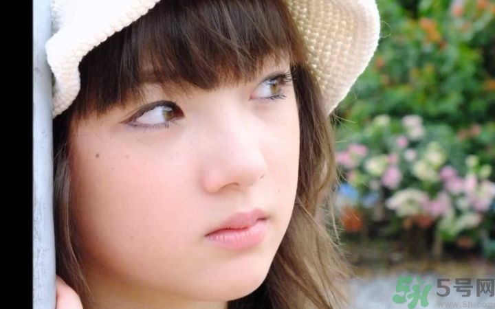 15歲變聲正常嗎？女生15歲才變聲正不正常？