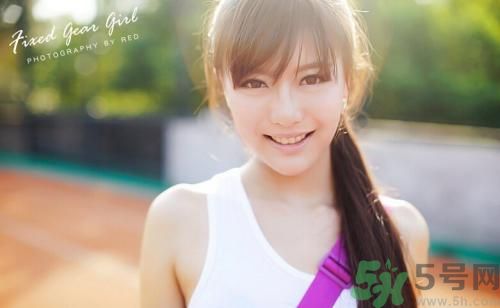 15歲變聲正常嗎？女生15歲才變聲正不正常？